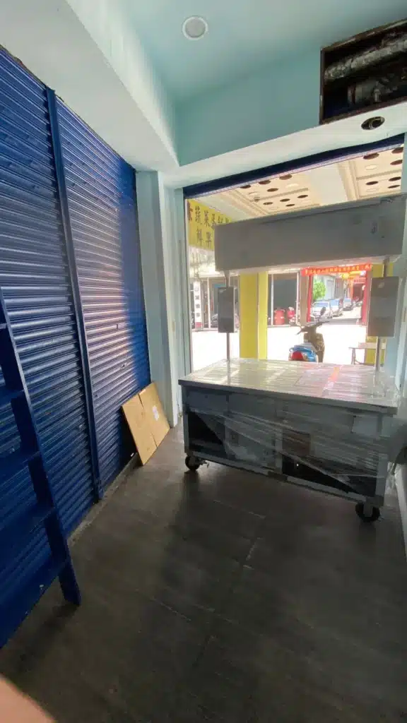 不到5坪的小店面